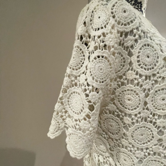 Crocheted knit cream colored top - Picture 3 of 7